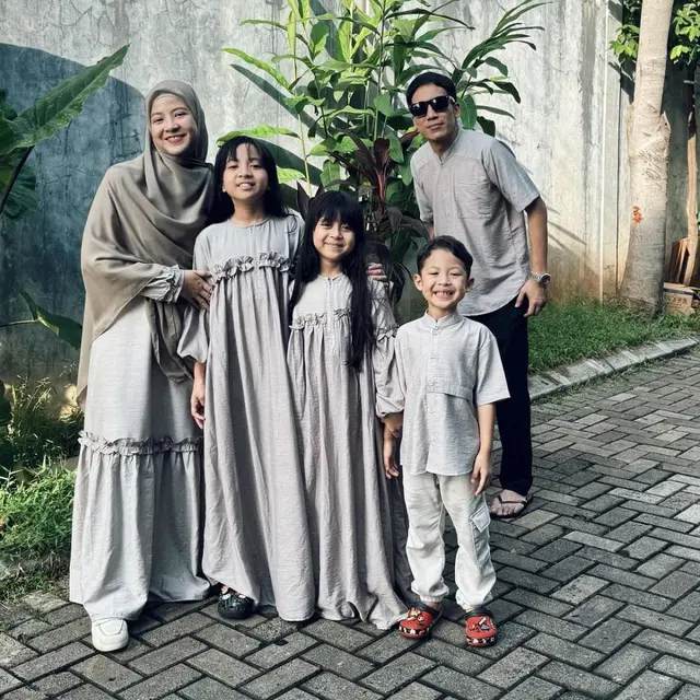 Sudah Bercerai, Ini 6 Momen Seleb Rayakan Lebaran Bersaman Mantan