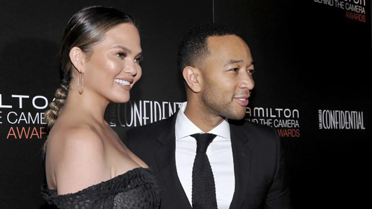 [Bintang] Chrissy Teigen dan John Legend