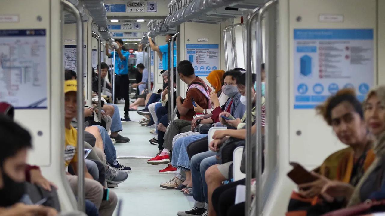 Berdasarkan regulasi ini, tarif dasar LRT Jabodebek ditetapkan mulai Rp5.000 untuk 1 km pertama.&nbsp;Kemudian bertambah sebesar Rp700 per km selanjutnya.
