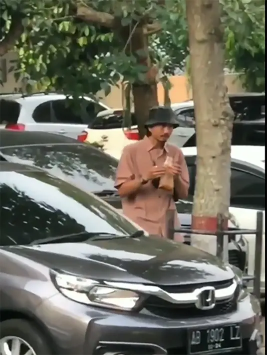 Duta Sheila On 7 (Instagram/tante.rempong.official)