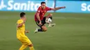 Bek timnas Spanyol, Sergio Reguilon mengudara saat mengontrol bola disaksikan Ruslan Malinovskyi dari Ukraina pada laga Grup 4 Liga A, UEFA Nations League 2020/2021 di Estadio Alfredo Di Stefano, Senin (7/9/2020) dini hari. Spanyol menang empat gol tanpa balas atas Ukraina (AP Photo/Bernat Armangue)