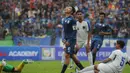 Kapten baru Arema FC, Dendi Santoso, tampak kecewa saat laga uji coba melawan PSIS di Stadion Gajayana, Malang, Kamis (4/1/2018). Arema FC menang 5-3 atas PSIS. (Bola.com/Iwan Setiawan)