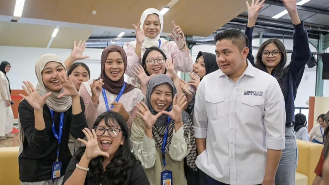 Seskab Teddy Cek Langsung Program Magang Nasional: Peserta Rasakan Banyak Manfaat