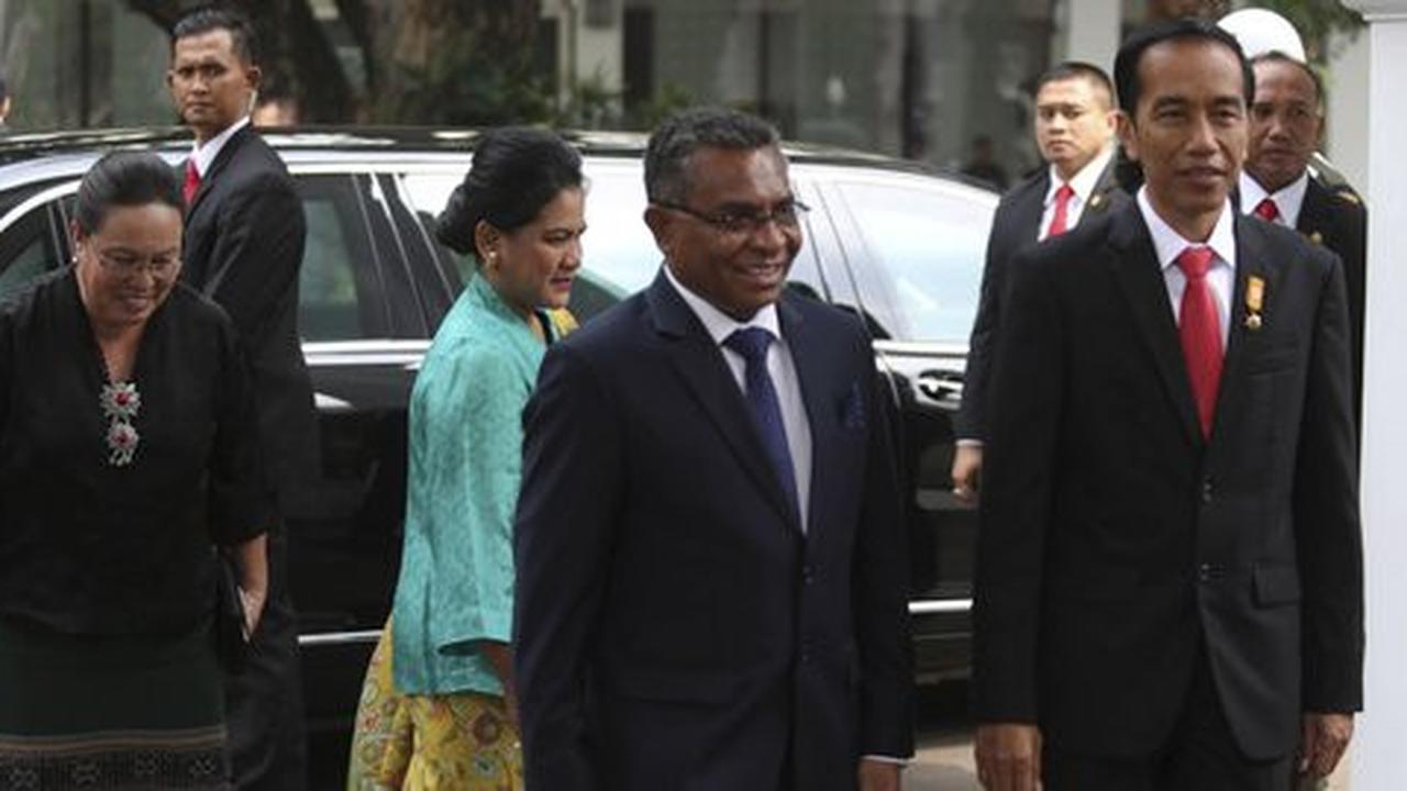 Jokowi ajak tukang ojek, sopir kopaja & taksi makan siang di Istana