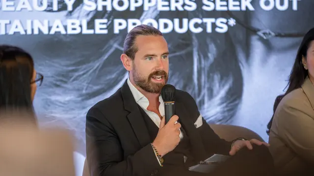 L’Oréal Tawarkan Inovasi Refillable yang Mewah dan Ramah Lingkungan (photo by L’Oréal Indonesia)