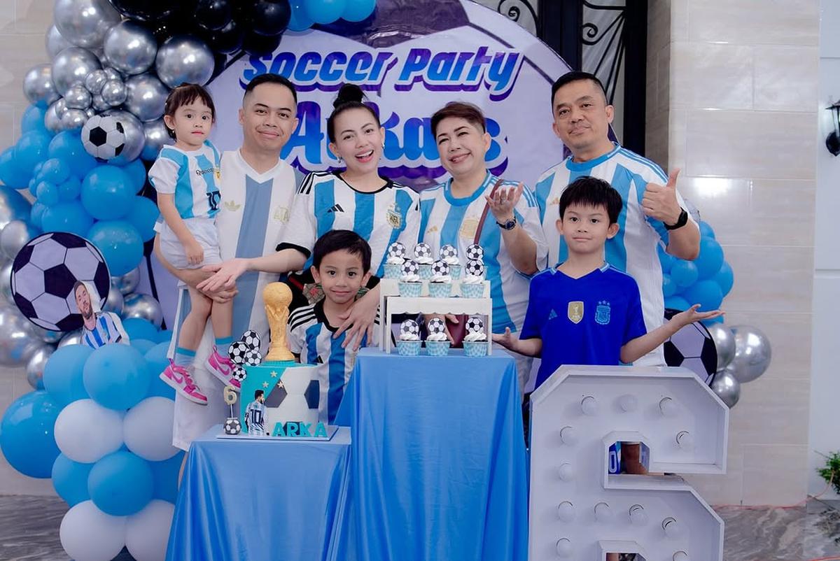 5 Potret Kezia Karamoy dan Suami Rayakan Ulang Tahun Anak, Bertema Soccer Party