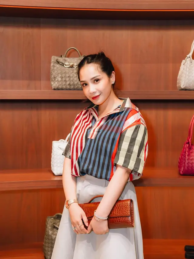 Disebut Mirip, Ini Gaya Berkelas Nagita Slavina dan Prilly Latuconsina yang Sama-Sama Pakai Outfit Puluhan Juta
