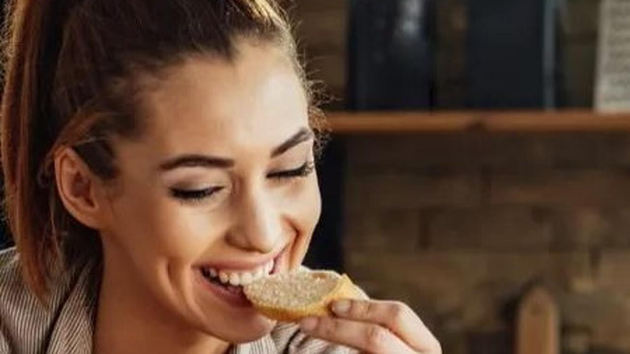 Roti manis sangat cocok untuk disajikan sebagai camilan pagi maupun sore hari. Dengan secangkir teh atau kopi, jamuan roti manis akan semakin sempurna untuk menemani waktu bersantai Anda. Dan akan lebih sempurna lagi jika Anda yang berkreasi membuatnya se