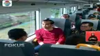 Presiden Jokowi juga langsung menjajal naik kereta bandara dari Stasiun Kereta Soekarno Hatta menuju Stasiun Sudirman Baru.
