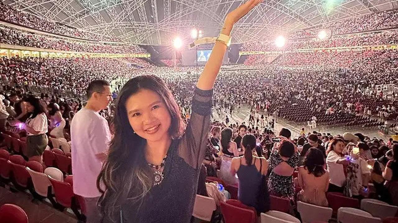 6 Potret Felicia Tissue Kenang Konser Taylor Swift di Singapura, Tepat Setahun Lalu