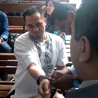Saipul Jamil memberi kesaksiannya atas kasus dugaan suap panitera pengganti perkara pencabulan yang dialaminya. (Muhamad Altaf Jauhar/Bintang.com)