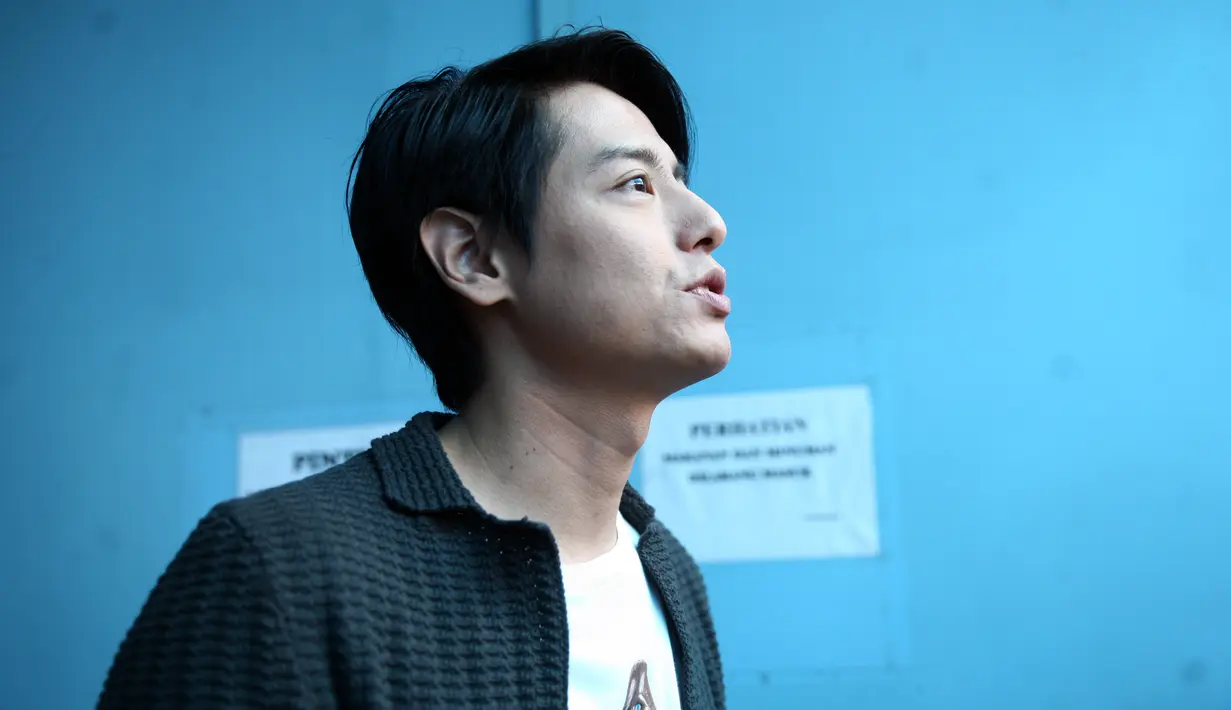 Roger Danuarta juga tidak mematok kriteria khusus terkait calon pendampingnya kelak. Baginya, yang terpenting nyambung di ajak ngobrol, nyaman dan baik. (Nurwahyunan/Bintang.com)