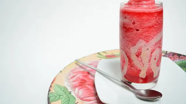 Mixed-berry shake - Image by Julio César Velásquez Mejía from Pixabay
