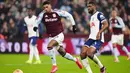 Mengenakan nomor punggung 9, ia dengan cepat menyesuaikan diri dengan gaya bermain tim asuhan Unai Emery. Selama 24 menit di lapangan, Rashford mencatat statistik 22 kali sentuhan bola, akurasi umpan mencapai 93 persen. (Mike Egerton/PA via AP)