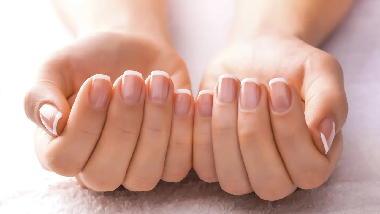 Tak Perlu ke Salon, 4 Cara Mudah Ini Bisa Atasi Kukumu yang Rapuh