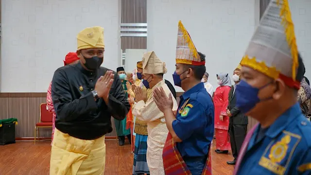 Bangkitkan Budaya Nasional Bobby Nasution Wajibkan ASN Berbaju Adat Setiap Jumat
