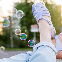 Ringan dan Anti Licin, Intip Rekomendasi Sandal Jelly Wanita yang Jadi Andalan untuk Tarawih