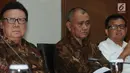 Ketua KPK Agus Rahardjo dan Menteri Dalam Negeri Tjahjo Kumolo memberikan keterangan di Jakarta, Selasa (4/9). Tjahjo  mendatangi KPK untuk berkonsultasi terkait 41 anggota DPRD Kota Malang yang telah ditetapkan sebagai tersangka (Merdeka.com/Dwi Narwoko)