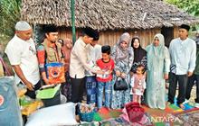 Pemkab Aceh Barat Santuni Keluarga Zuretti, Soroti Kondisi Rumah Tidak Layak Huni