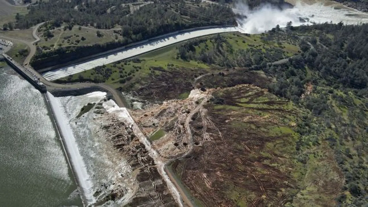 Dam Berlubang, 180 Ribu Warga Utara California Dievakuasi