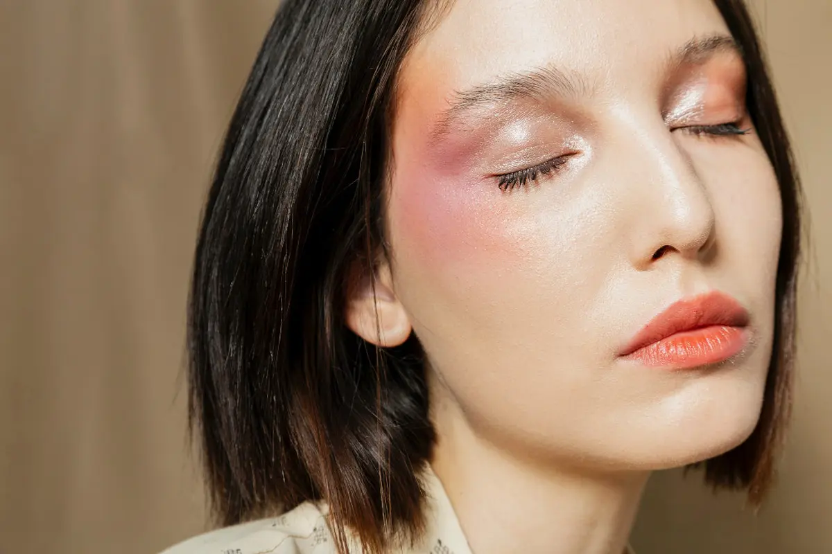 Tampil Menawan dengan Makeup Dusty Rose, Pilihan Warna Lembut yang Fleksibel