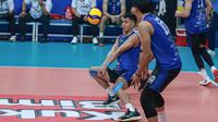 Aksi-aksi Opposite Jakarta LavAni Livin Transmedia, Reyval Deho Fernanda, saat menghadapi Jakarta Bhayangkara Presisi pada laga terakhir Final Four Proliga 2025 di GOR Sritex Arena, Solo, Minggu (4/5/2025). (Bola.com/Radifa Arsa)
