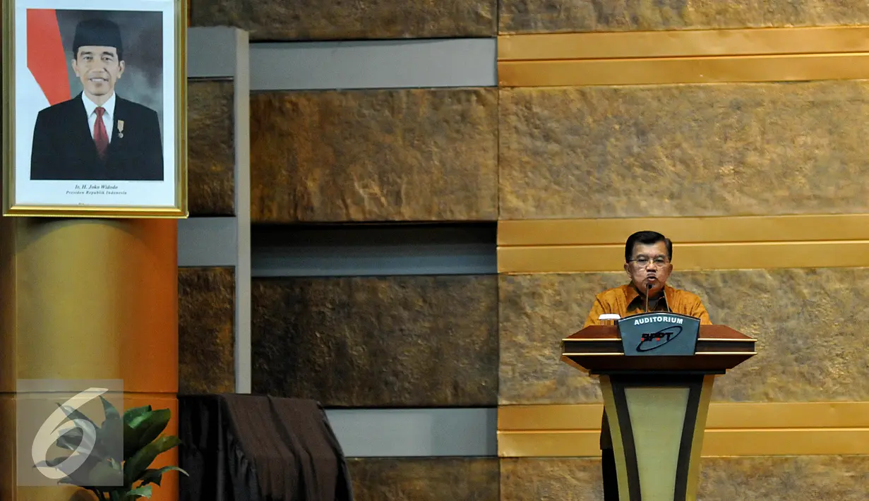 Wakil Presiden Jusuf Kalla memberikan sambutan pada acara Penandatanganan Perencanaan dan Percepatan Pembangunan Infrastruktur Energi dan Pertambangan di Auditorium BPPT di Jakarta, Senin (10/8/2015). (Liputan6.com/Johan Tallo)
