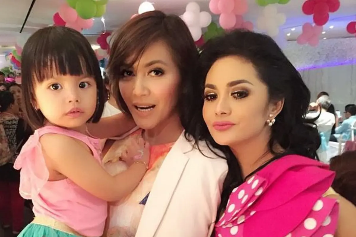 Denada, Shakira, dan Krisdayanti