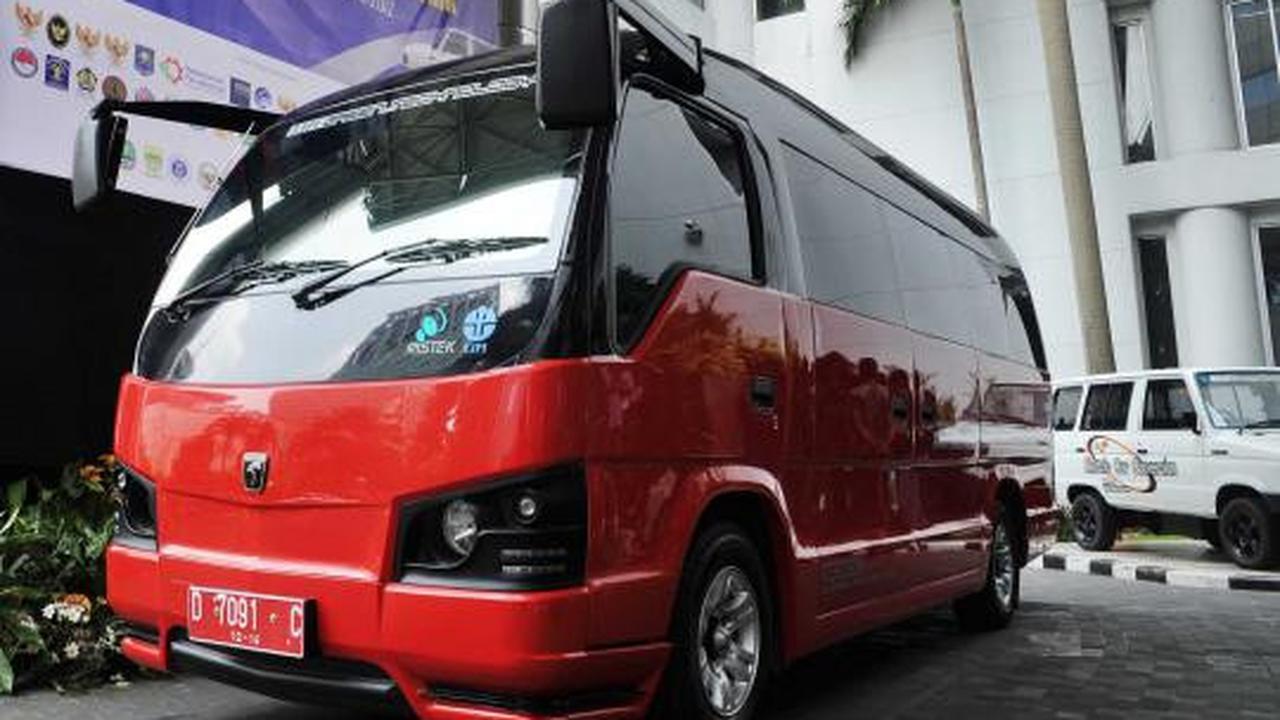 Menristek uji coba minibus listrik nasional