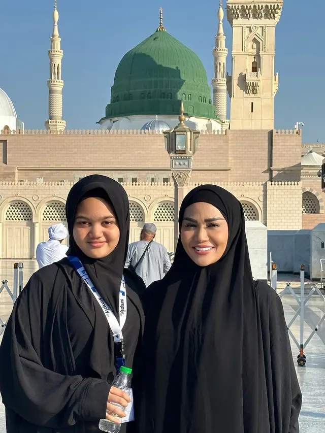 Amora Lemos Pakai Hijab