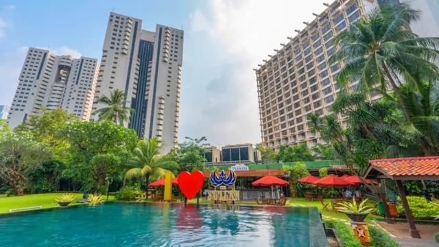 The Sultan Hotel Jakarta atau Hotel Sultan merupakan salah satu hotel bintang 5 di Jakarta