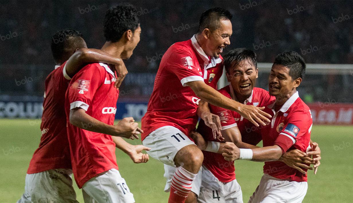 Meski bukan gol, Bambang Pamungkas mampu mempersembahkan sebuah kemenangan untuk The Jakmania di hari ulang tahunnya. Bepe mampu membuktikan kalau dirinya belum habis dan masih bisa bermain baik. (Bola.com/Vitalis Yogi Trisna)