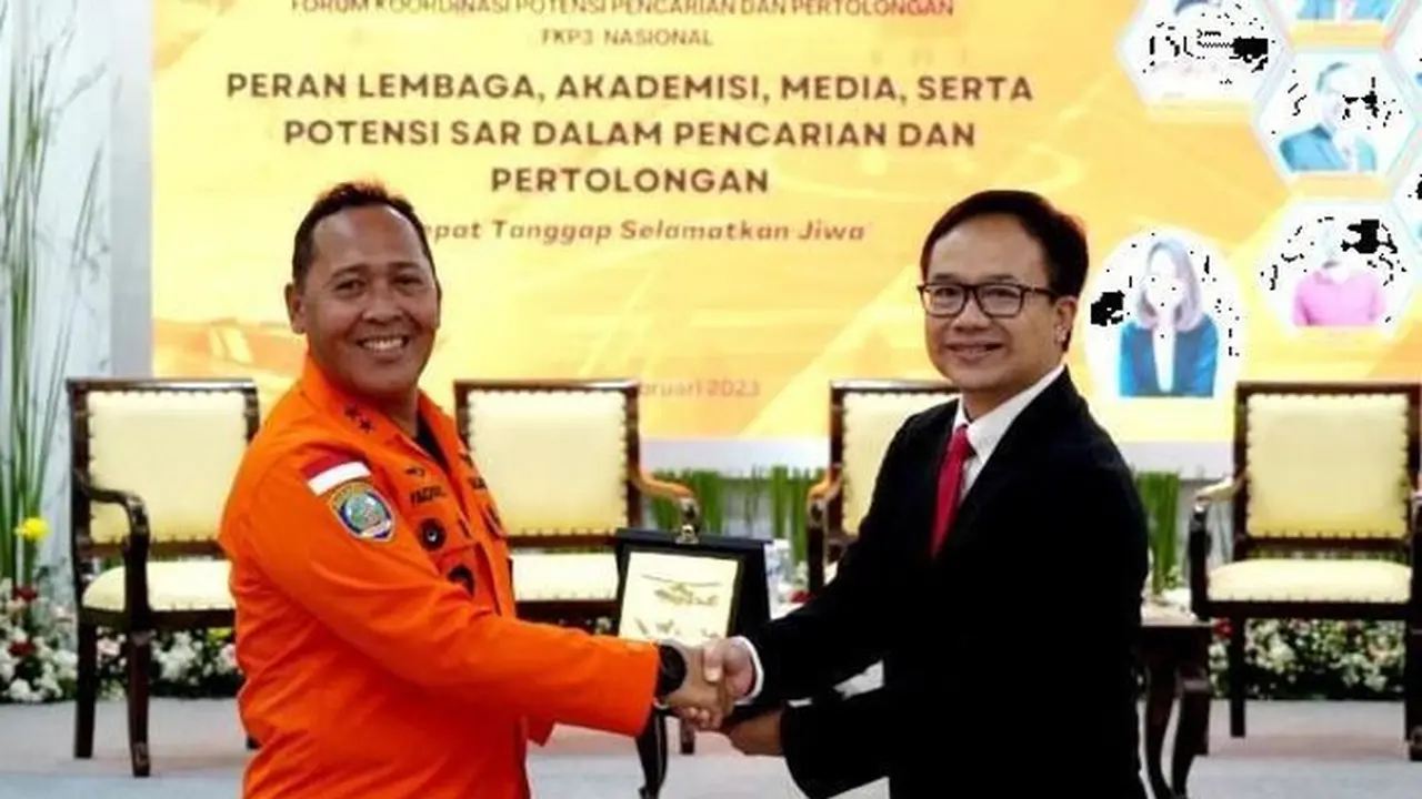 PT Freeport Indonesia menerima penghargaan Search and Rescue (SAR) Award dari Badan Nasional Pencarian dan Pertolongan (Basarnas) atas dukungan perusahaan terhadap upaya penyelenggaraan operasi pencarian dan pertolongan di Indonesia. (Dok PTFI)