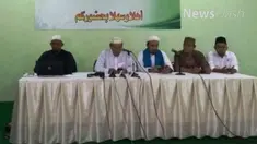 Polda Metro Jaya menangkap Sekjen Forum Umat Islam Muhammad Al Khaththath dini hari tadi. Dia ditangkap bersama empat rekannya