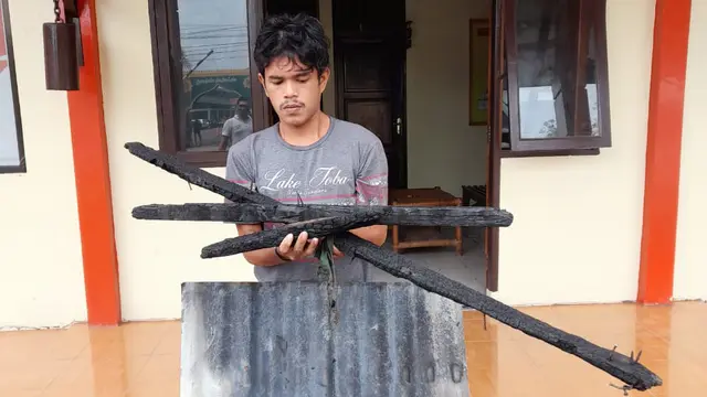 Pelaku pembakar rumah