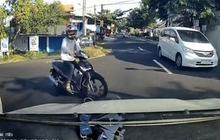 Agar terhindar dari kecelakaan di persimpangan, pahami dengan baik aturan yang berlaku.