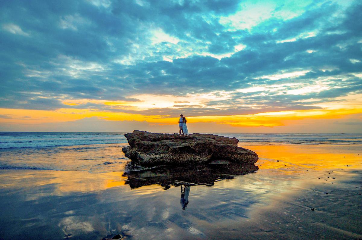 FOTO: Pantai Pasut, Permata Tenang di Tabanan yang Menawarkan Keindahan Senja