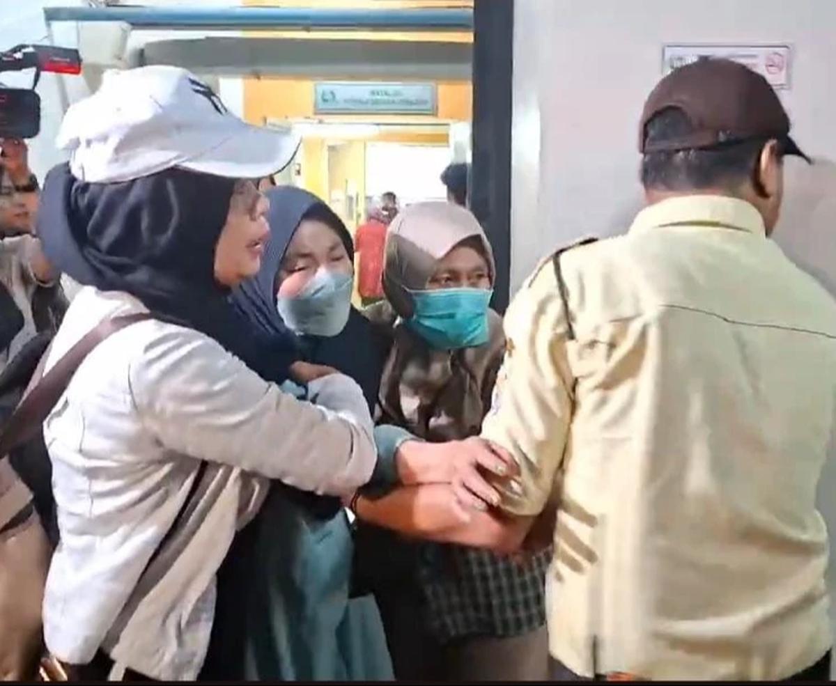 Tangis Karina Ranau, Istri Setia Dampingi Almarhum Epy Kusnandar hingga Akhir Hayat