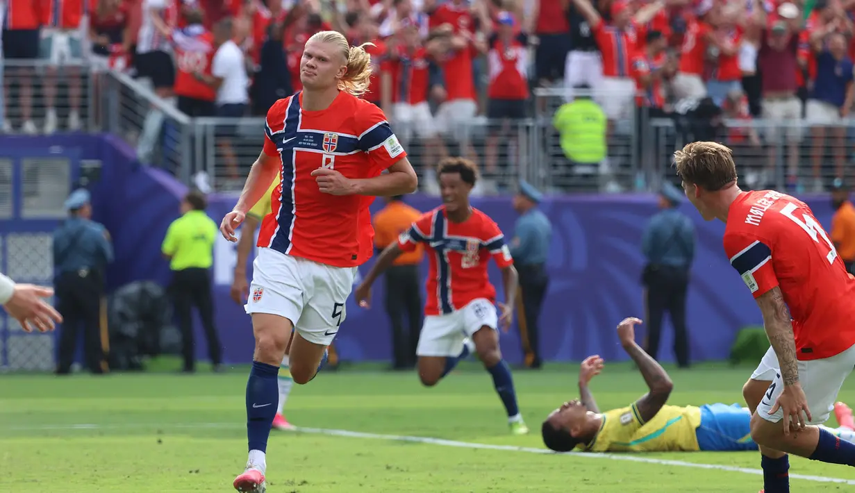 Pemain Norwegia Erling Haaland melakukan selebrasi setelah mencetak gol selama pertandingan sepak bola babak 16 besar Piala Dunia antara Brasil dan Norwegia di East Rutherford, N.J., dekat New York, Minggu, 5 Juli 2026. (AP Photo/Pamela Smith)