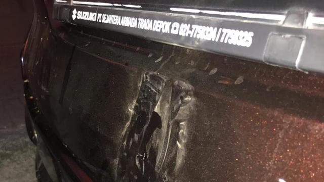 Kendaraan yang diduga mobil pelatih Persija, Julio Banuelos.