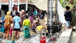 Warga Bangkalan geger dengan kemunculan minyak. (Antara)