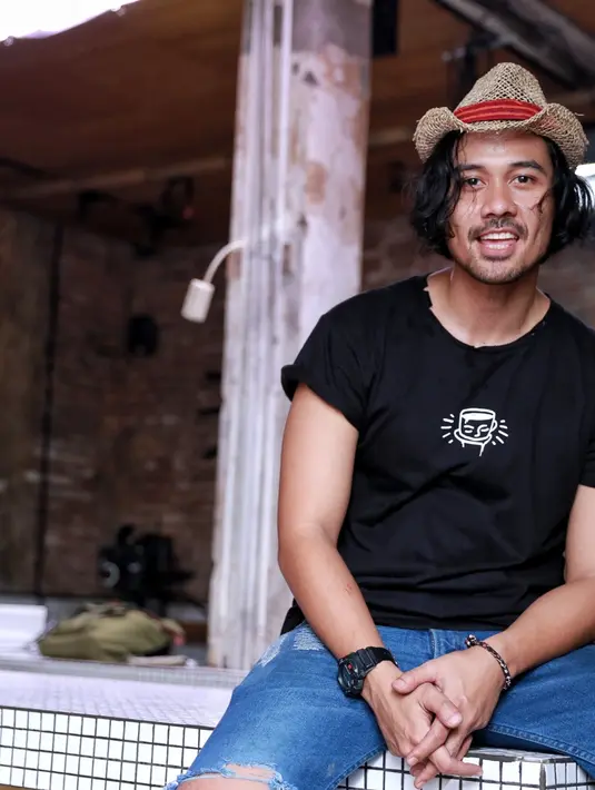 "Kalau yang ini lebih membicarakan persahabatan, percintaannya, ada soal bisnis. Jadi lebih kompleks dari yang pertama," ujar Rio Dewanto. (Adrian Putra/Bintang.com)