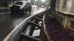 Pengendara melintas di samping selokan tanpa penutup di Jalan Mohammad Kahfi I, Jagakarsa, Jakarta, Selasa (22/1). Selain membahayakan pejalan kaki, kondisi tersebut juga berbahaya bagi pengendara terutama saat malam hari. (Liputan6.com/Immanuel Antonius)