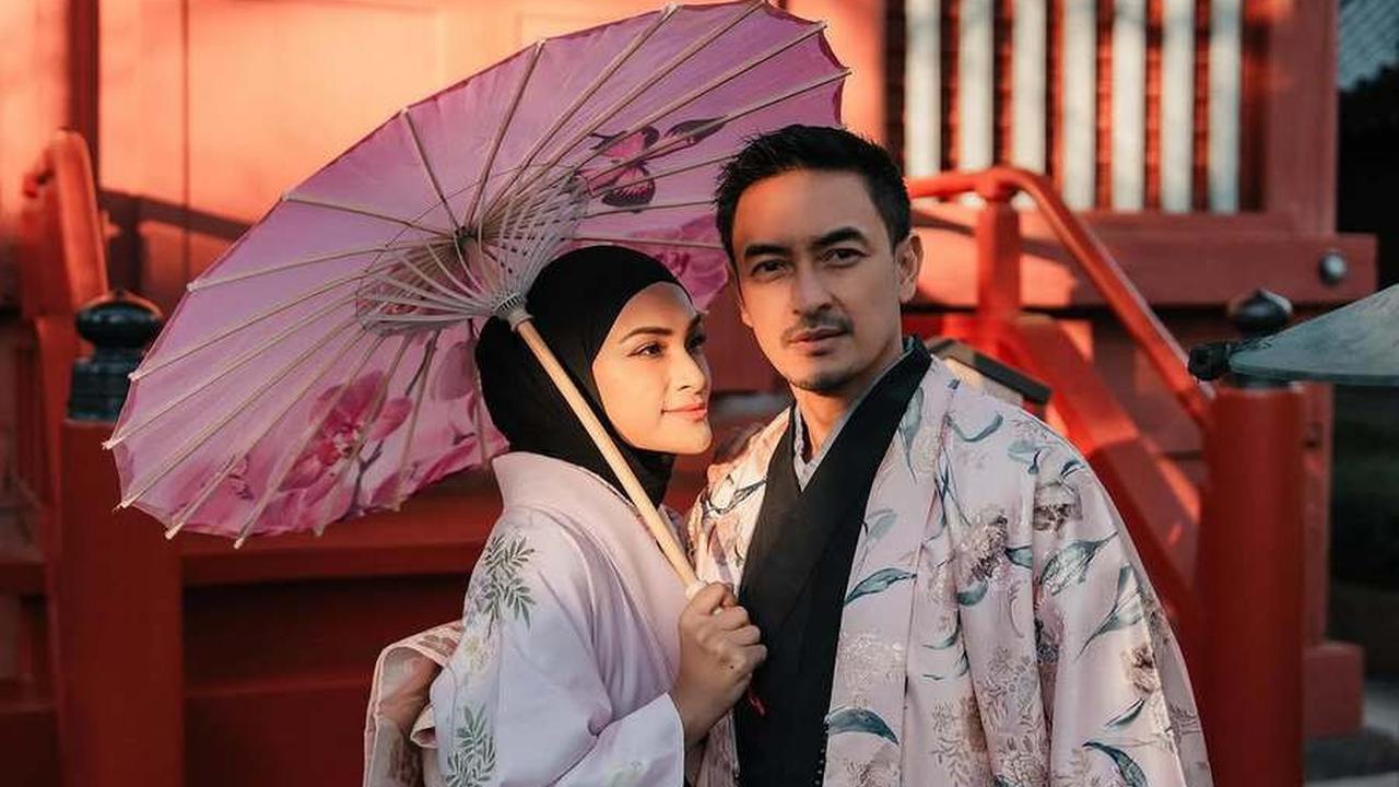 7 Momen Zumi Zola dan Putri Zulhas Liburan di Jepang, Aura Honeymoon Romantis - Pakai Kimono & Main Salju