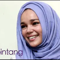 Belum berani untuk memasuki dunia dakwah, Dewi Sandra memulai dakwah dari hal kecil untuk menyebarkan kebaikan kepada sesama.