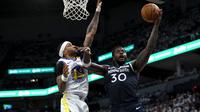 Pemain Timberwolves Julius Randle beraksi saat melawan Warriors di semifinal Wilayah Barat NBA (AFP)
