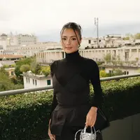 Aktris muda berbakat tersebut hadir di Milan untuk menghadiri presentasi koleksi RODO Spring/Summer 2026, dan tampilannya benar-benar menjadi sorotan. [@amandarawless].