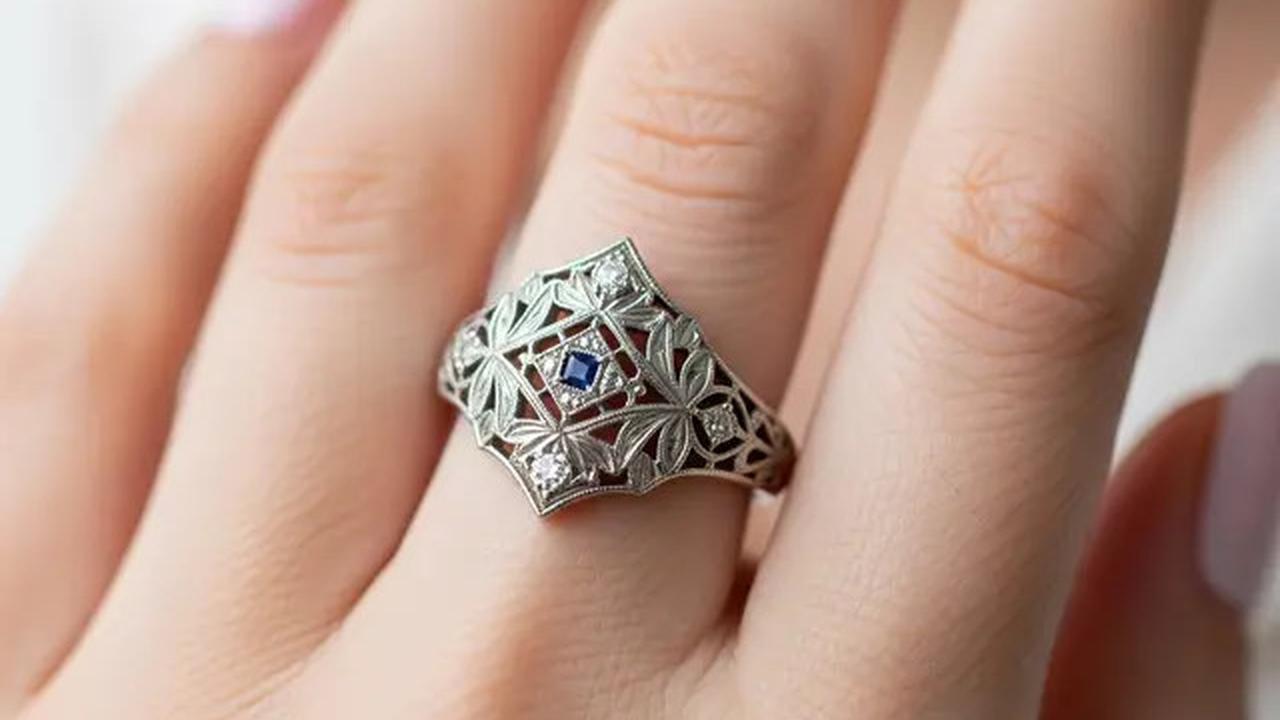 10 Model Cincin Emas 24k Motif Vintage Tak Lekang Waktu, Investasi Sekaligus Gaya Abadi