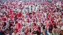 Massa Arus Baru Muslimah mendeklarasikan dukungan terhadap capres-cawapres nomor urut 01 Joko Widodo dan Ma'ruf Amin dalam Pilpres 2019 di Istora Senayan,  Jakarta, Minggu (24/2). Acara ini dihadiri 15 ribu orang. (Liputan6.com/Faizal Fanani)
