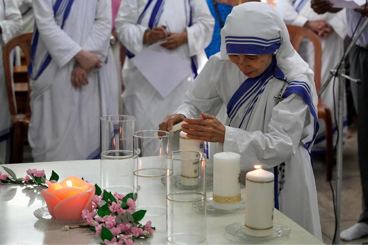 FOTO: Doa Peringati 115 Tahun Kelahiran Bunda Teresa